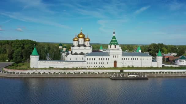 Letecký Pohled Slavný Ipatijský Klášter Starobylém Turistickém Městečku Kostroma Rusko — Stock video