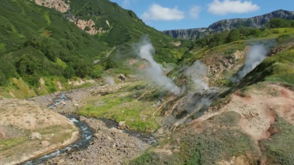 Aguas Termales Fumarolas Famoso Valle Los Géiseres Península Kamchatka Rusia — Vídeos de Stock