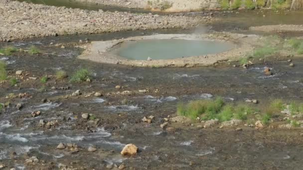 Aguas Termales Fumarolas Famoso Valle Los Géiseres Península Kamchatka Rusia — Vídeos de Stock