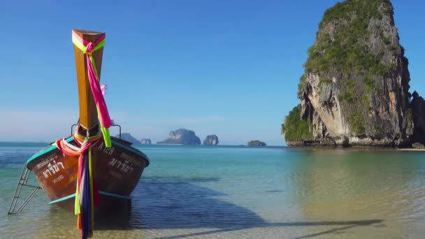 Barco Cauda Longa Praia Tropical Praia Pranang Rocha Krabi Tailândia — Vídeo de Stock