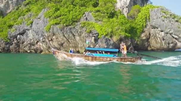 Krabi Thailand Fevereiro 2016 Barco Cauda Longa Com Turistas Flutua — Vídeo de Stock