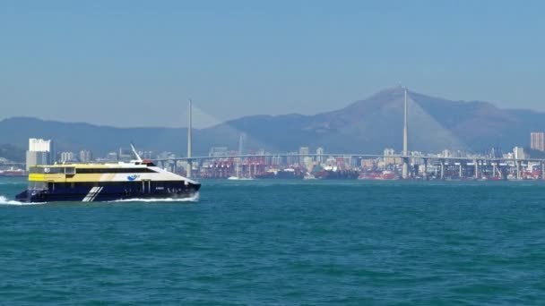 2016年2月8日 香港港とストーンカッターズ橋 4Kのフェリーボート — ストック動画