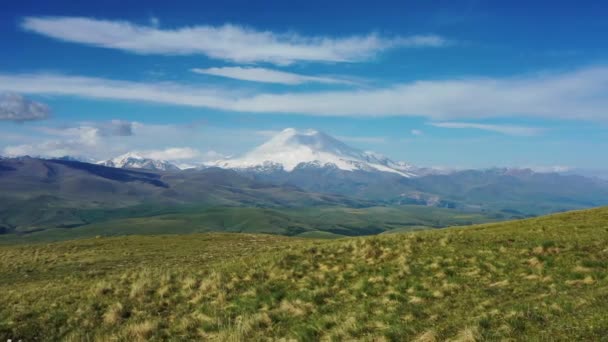 Widok Powietrza Górę Elbrus Chmury Północny Kaukaz Płaskowyż Bermamyt Rosja — Wideo stockowe