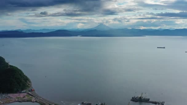 Vista Panorâmica Aérea Cidade Petropavlovsk Kamchatsky Baía Avacha Oceano Pacífico — Vídeo de Stock