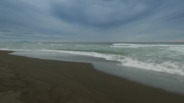 Praia Khalaktyrsky Com Areia Preta Ondas Oceano Pacífico Península Kamchatka — Vídeo de Stock