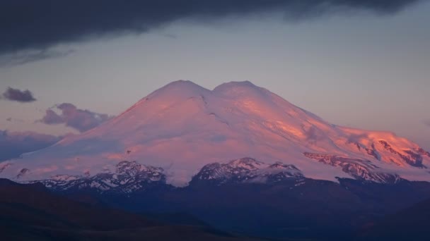 Hermosa Vista Del Monte Elbrus Amanecer Montañas Del Cáucaso Norte — Vídeo de stock