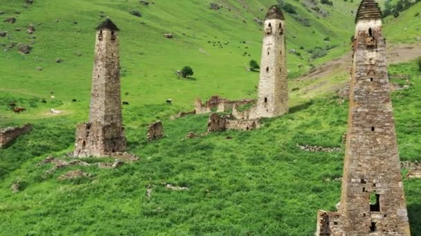 Vue Aérienne Complexe Tours Médiévales Dans Les Montagnes Ingouchie Russie — Video