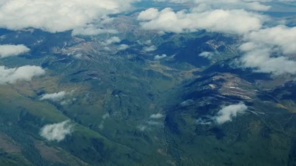 Vista Aérea Avião Terreno Selvagem Península Kamchatka Sob Nuvens Rússia — Vídeo de Stock