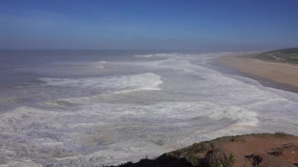 位于葡萄牙纳扎尔市的大西洋巨浪的空中景观 — 图库视频影像