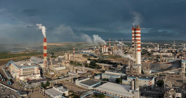 Instalação de refinaria de petróleo e gás — Fotografia de Stock