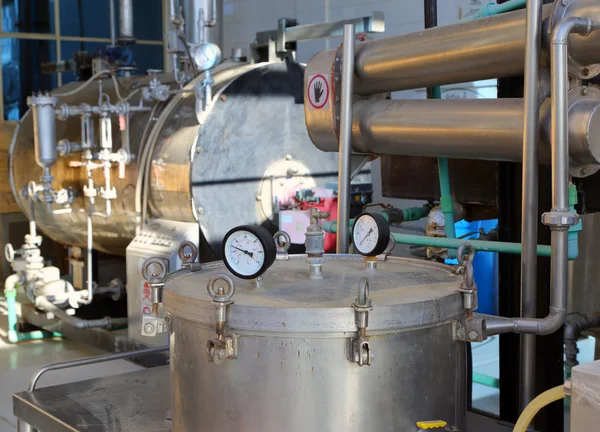 Distillation of essential oils in factory — Stock Photo, Image