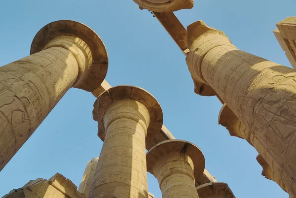 Topo das colunas no templo de Karnak — Fotografia de Stock