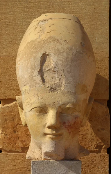 Hatshepsut head in temple near Luxor in Egypt — Stock Photo, Image