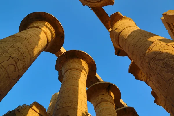 Spitze der Säulen im Karnak-Tempel — Stockfoto