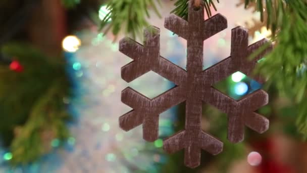 Kerstmis houten sneeuwvlok — Stockvideo