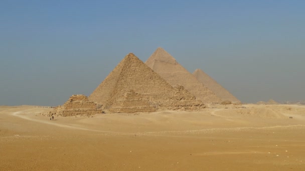 Große pyramiden bei giza cairo in ägypten — Stockvideo