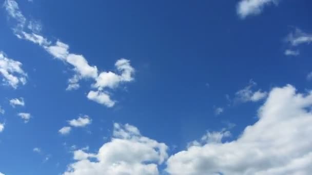 Hermosas nubes moviéndose — Vídeo de stock