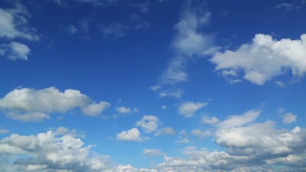 Schöne Wolken, die sich bewegen — Stockvideo