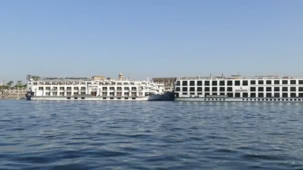 Bateau de croisière sur le Nil — Video