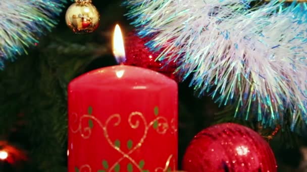 Decoraciones navideñas y velas — Vídeos de Stock