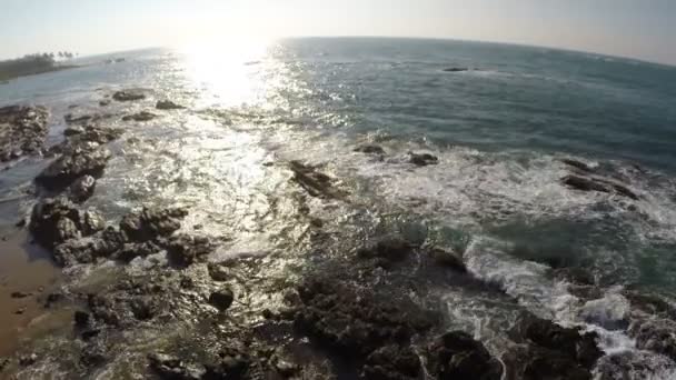 Sobrevoando o mar — Vídeo de Stock