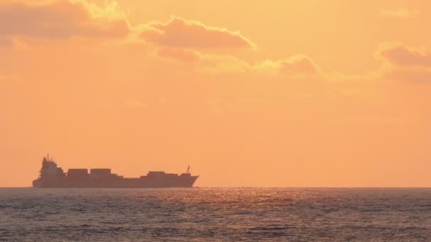 Sailing ship over horizon — Stock Video