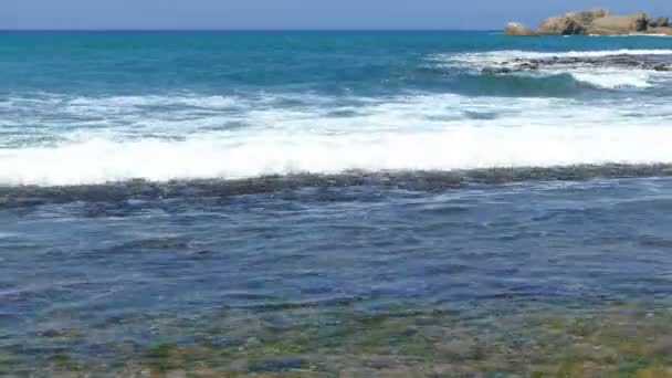 Landschap met oceaan golven — Stockvideo