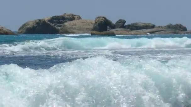 Paisagem com ondas oceânicas — Vídeo de Stock