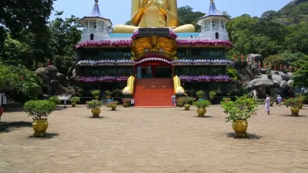 Dambula golden temple in Sri lanka — Stock Video