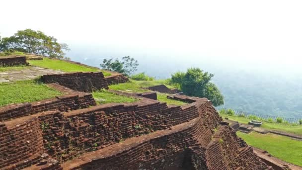 Ruins of fortress on top of Sigiriya Lion Rock — Stock Video