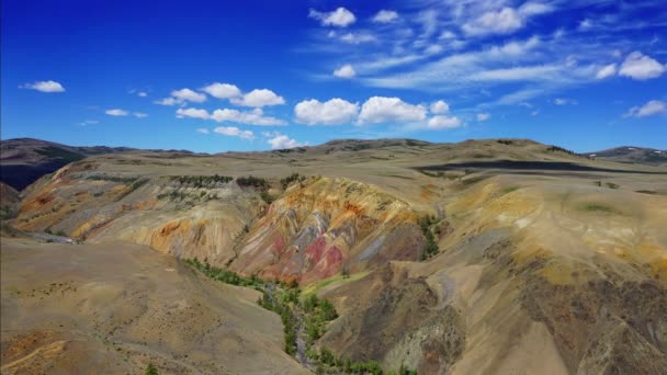 Vue sur la belle montagne et le ciel — Video