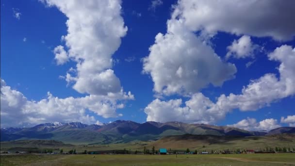 雲が山の上に移動 — ストック動画