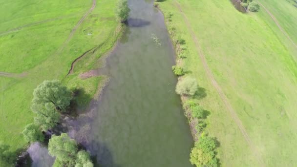 Voo sobre lago e campos — Vídeo de Stock