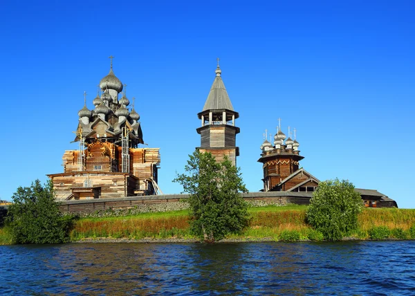 Russische houten architectuur op het eiland Kizhi — Stockfoto