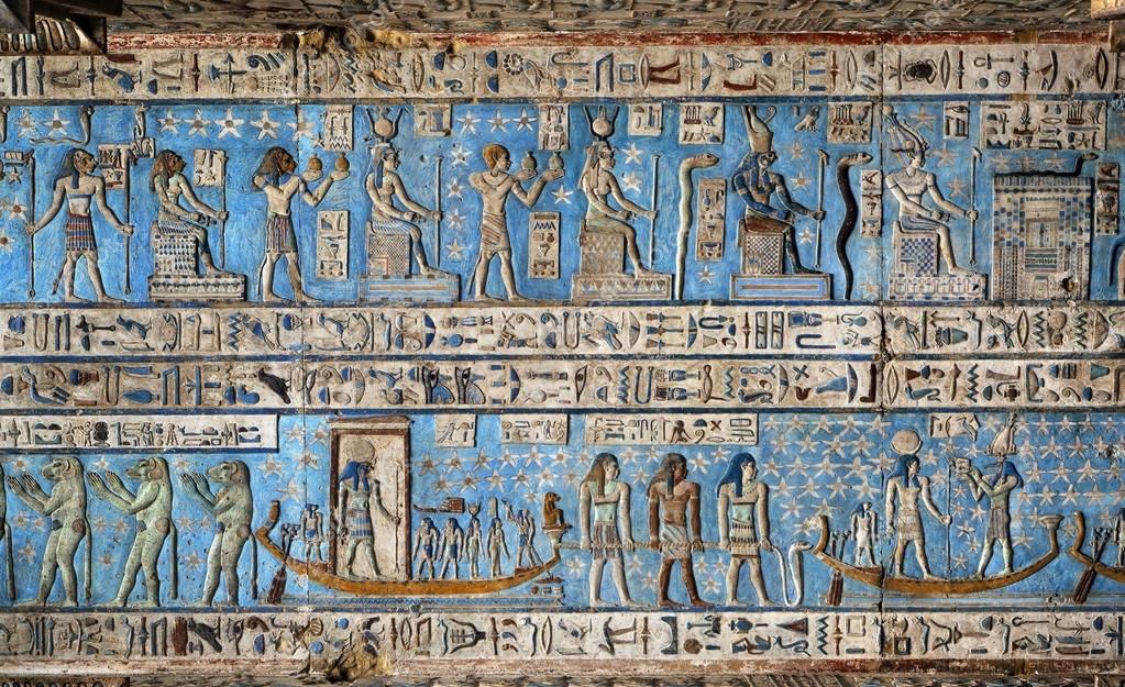 Ancient Egyptian Interior Architecture hieroglyphic carvings in ancient egyptian temple — stock photo Ancient Egyptian Interior Architecture hieroglyphic carvings in ancient egyptian temple — stock photo
