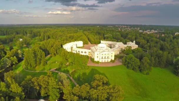 Latające nad park i Pałac w Pavlovsk — Wideo stockowe