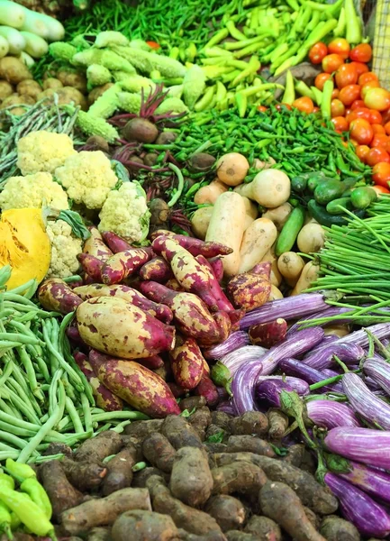 Овочі на ринку в Індії — стокове фото