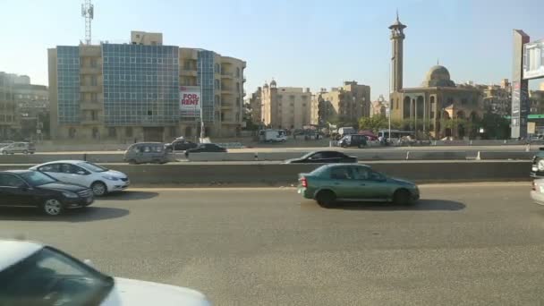 Vista dal finestrino dell'autobus sulle strade del Cairo — Video Stock