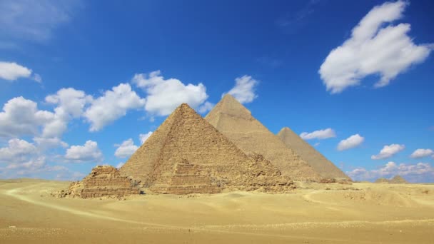 Große pyramiden bei giza cairo in ägypten — Stockvideo