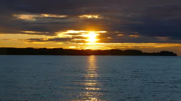 Puesta de sol en el lago Onega — Vídeos de Stock