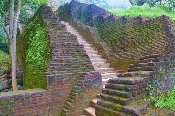 Escalera en Sigiriya Castillo de León — Foto de Stock