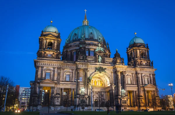 Vista nocturna de la Catedral de Berlín (Berliner Dom), Berlín, Alemania —  Fotos de Stock