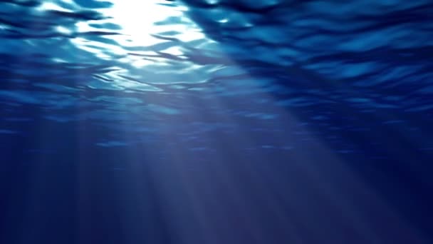 Blaue Meeresoberfläche von Unterwasser aus gesehen
