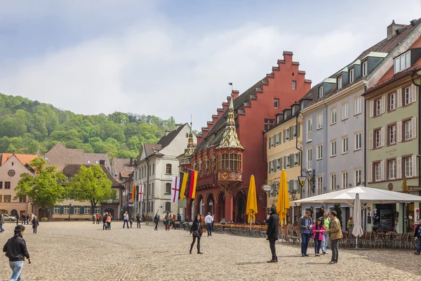 Münsterplatz, der zentrale platz von freiburg im breisgau — Stockfoto