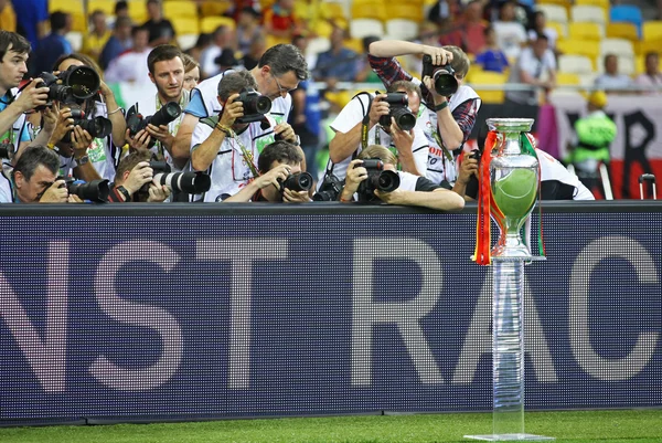 Uefa ユーロ フットボール選手権トロフィー (カップ) — ストック写真