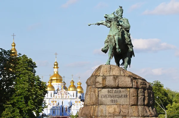 Monumento de Bohdan Khmelnytsky en la plaza de Sofía en Kiev, Ucrania —  Fotos de Stock