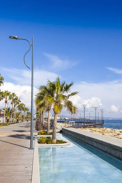 Promenade steegje in Molos Park in het centrum van Limassol, Cyprus — Stockfoto