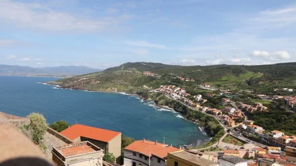 Kuzey Sahili, Sardinya Adası, İtalya. Castelsardo kasabadan görüntülemek — Stok video