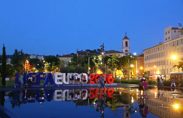 UEFA Euro 2016 γράμματα στο χώρο περιπάτου du στη λεωφόρο Paillon στη Νίκαια της Γαλλίας — Φωτογραφία Αρχείου