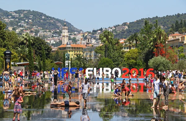 UEFA Euro 2016 року листи в Paillon du набережній в Ніцці, Франція — стокове фото